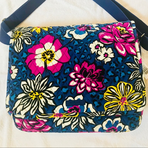 Vera Bradley Handbags - 🎉HOST PICK 12/11🎉 NWT Vera Bradley laptop bag